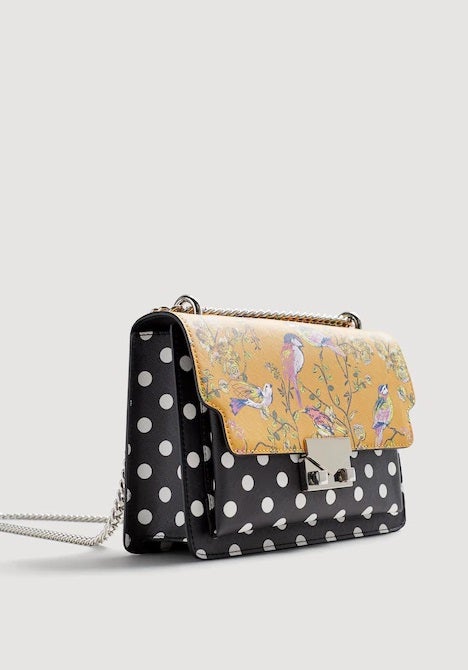Bolso estampado de Mango. Precio: 25,99 euros.