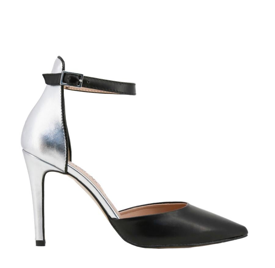 En plata y negro, zapatos Oh My!