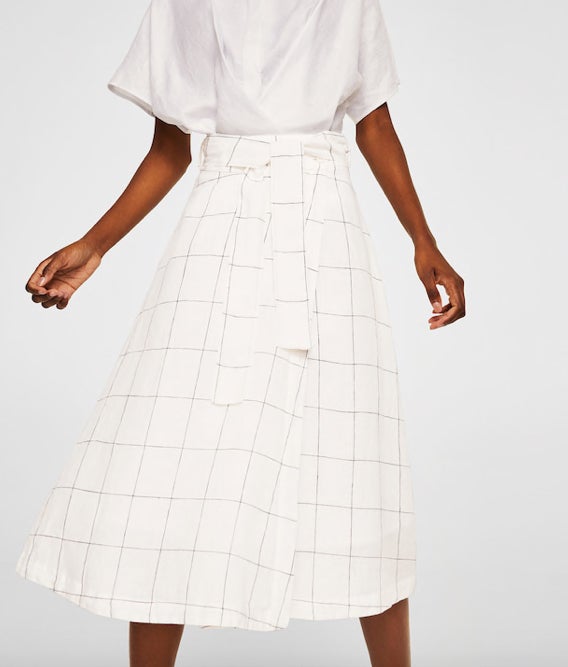 Falda de lino con lazo de Mango: 35,99 euros.