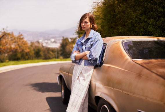 No olvides hacerte con una falda blanca. ¡Va a er tendencia este verano!
