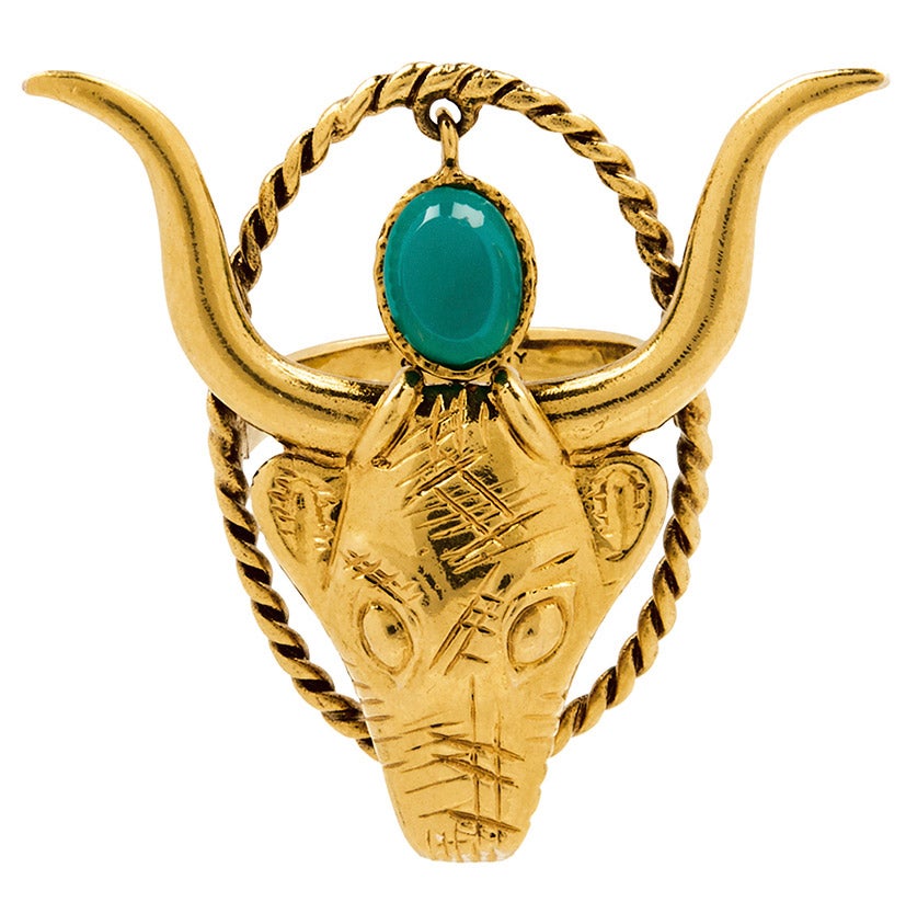 Es la primera colección de joyas que crea Clare Waight Keller como directora creativa de Givenchy. Se trata de los 12 signos del zodiaco, en forma de anillos y pendientes.