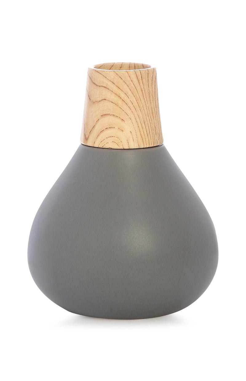 Bombilla de cerámica: Casi tan particular como la lámpara futurista rural que hemos visto antes, esta bombilla de cerámica quedará genial junto a ella en tu escritorio.