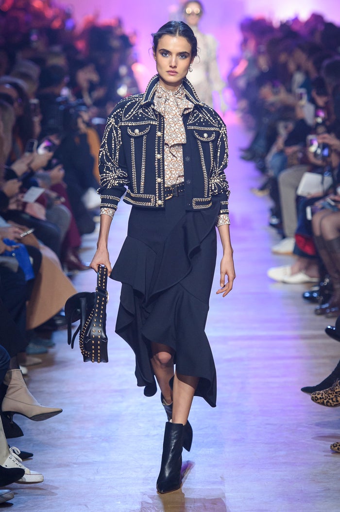 Blanca Padilla desfilando para Elie Saab.