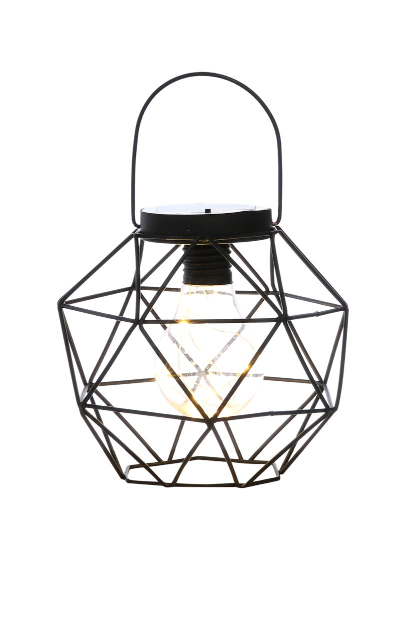 Lámpara de alambre: Y es que luz no nos faltará… aunque la factura se disparará. ¿Recuerdas el florero de alambre de antes? ¿No son la pareja perfecta?