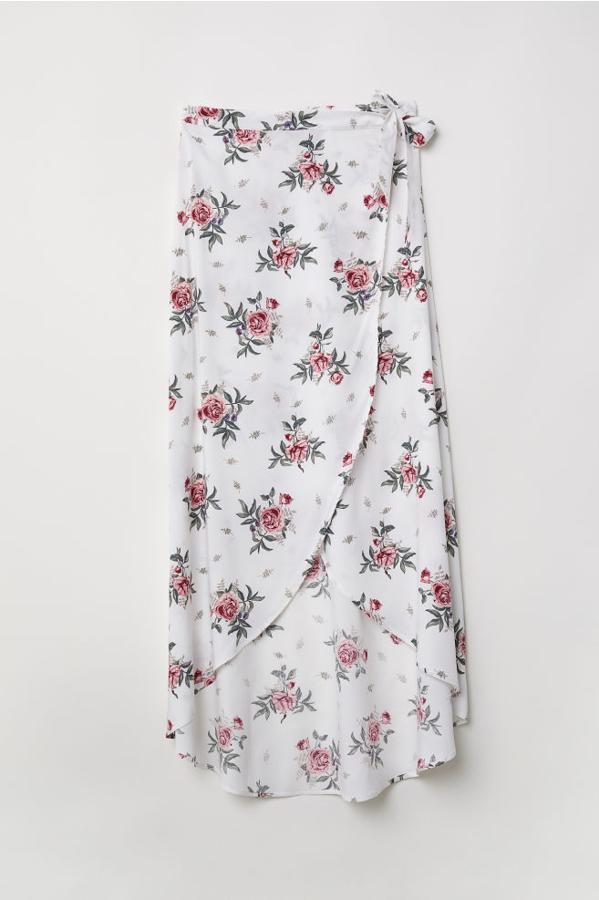 Falda pareo larga con estampado floral, 14,99 euros.