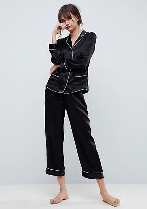 Pijama de seda 100% de ASOS WHITE. 138,99€