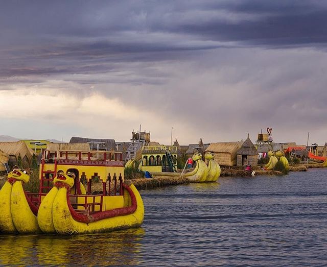 Visitar esta parte del país es dejarte llevar por una cultura y una cosmovisión que no se ve en ninguna otra parte del mundo, como las impresionantes islas flotantes de Uros, en el Lago Titicaca.