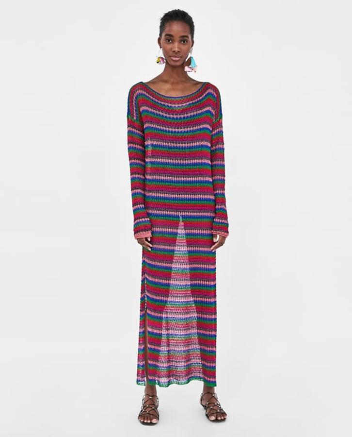 Vestido de punto multicolor con diseño de rayas, 39,95 euros.