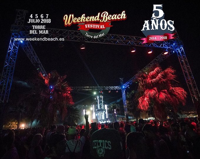 ¿Qué festival?  Weekend Beach Festival . ¿En qué fechas? Del  4 al 7 de julio . ¿Dónde? En  Torre del Mar, Málaga . ¿Qué grupos son los  cabeza de cartel ? The Off Spring, David Gueta, Bunbury, La Fuga, Viva Suecia, Izal, Sidecars o Celtas Cortos¿Qué necesitas saber? El Weekend Beach Festival celebró su 5º aniversario y es uno de los festivales con mejor relación calidad-precio: el abono completo, con  entradas   para los cuatro días, costaba 70 euros más gastos de gestión..
