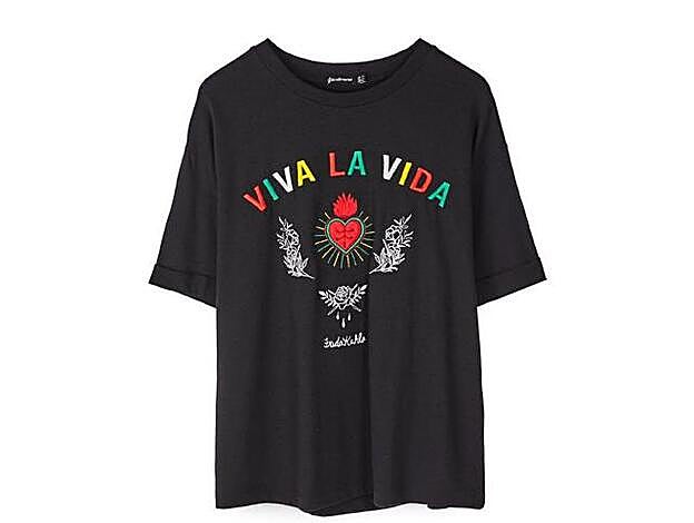 Camiseta print con mensaje de "viva la vida", 15,99 euros.