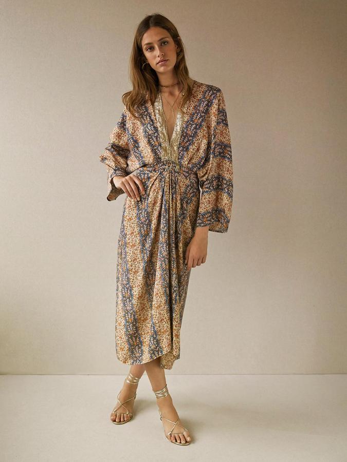 Vestido túnica midi con estampado floral, 185 euros.