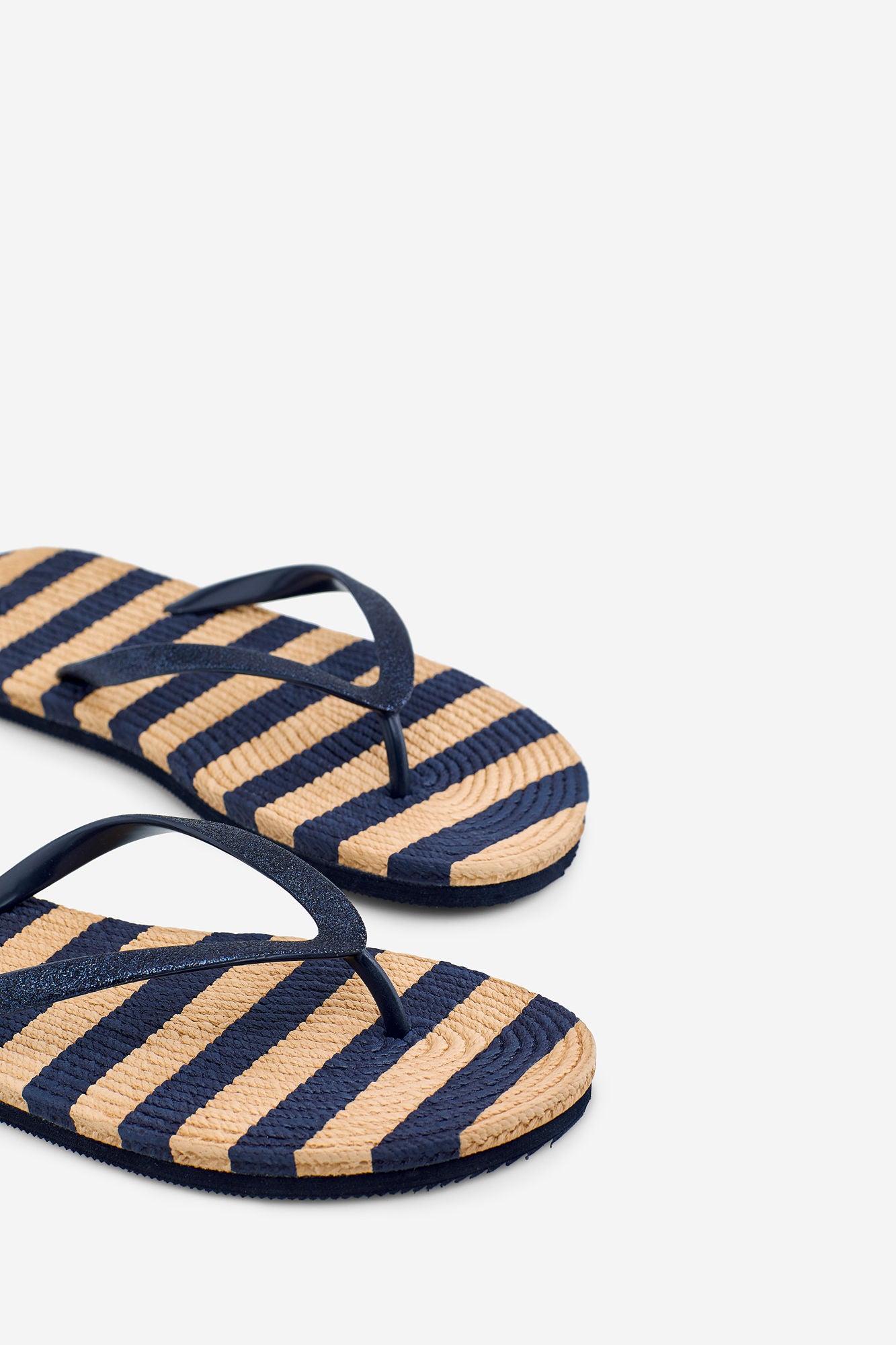 Chanclas marineras de Women Secret: 11,99 euros.