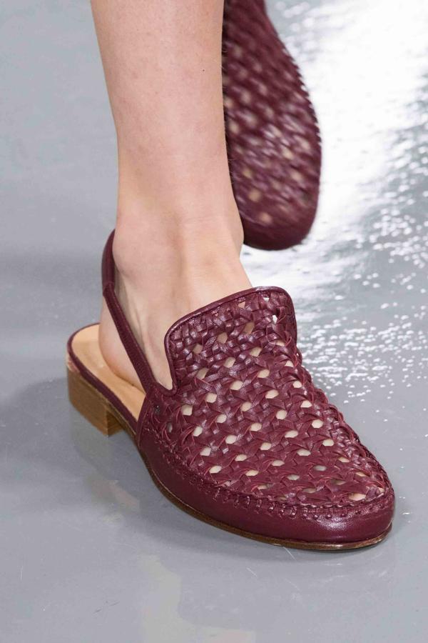 Lo bueno de la rejilla es que se adapta a todo tipo de zapato. Y el mocasín no iba a ser menos. Nos encanta este modelo.