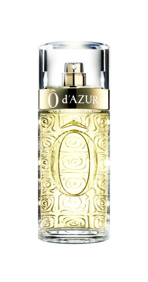 La noche no termina nunca cuando estás de vacaciones. Menos aún si te sumerges en una fragancia como esta fragancia ultrafresca, acidulada y enriquecida con el caviar de limón de Calabria, una nota que centellea como un estallido de frescura.  Ô D’Azur de Lancôme .