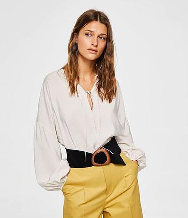 Blusa manga abullonada, 39,99 euros.