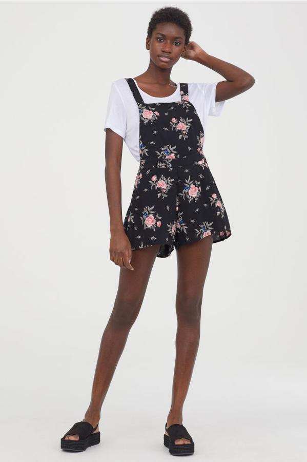 Peto corto con estampado floral, 14,99 euros.