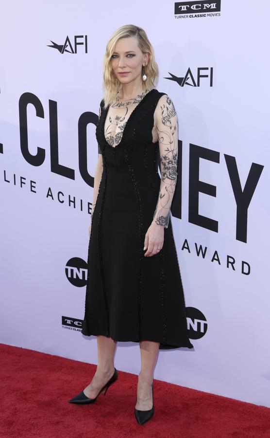Cate Blanchett sorprendió en la alfombra roja con el efecto 'tattoo' de su LBD firmado por Yacine Aouadi.