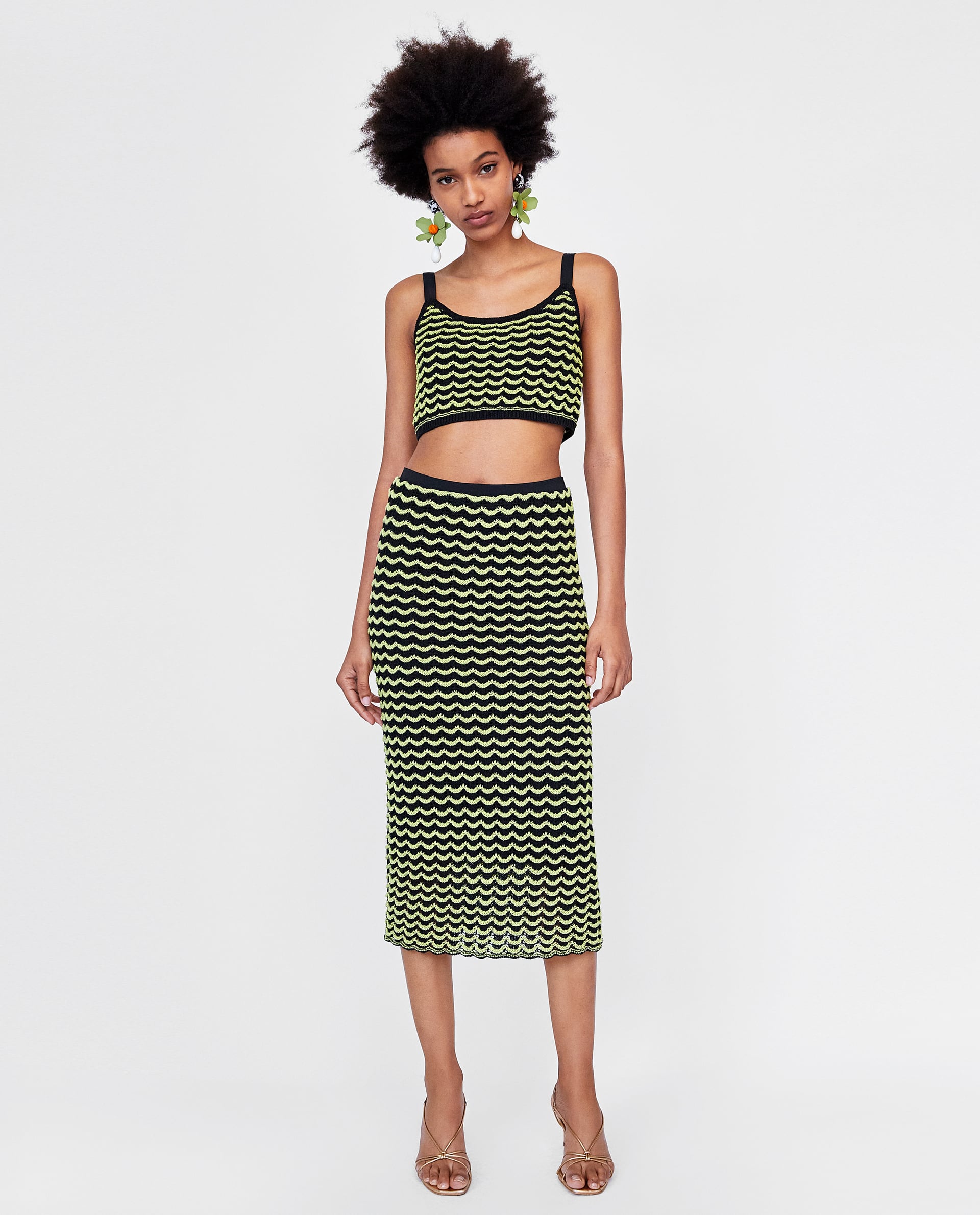 Falda midi con ondas de Zara: 25,95 euros.