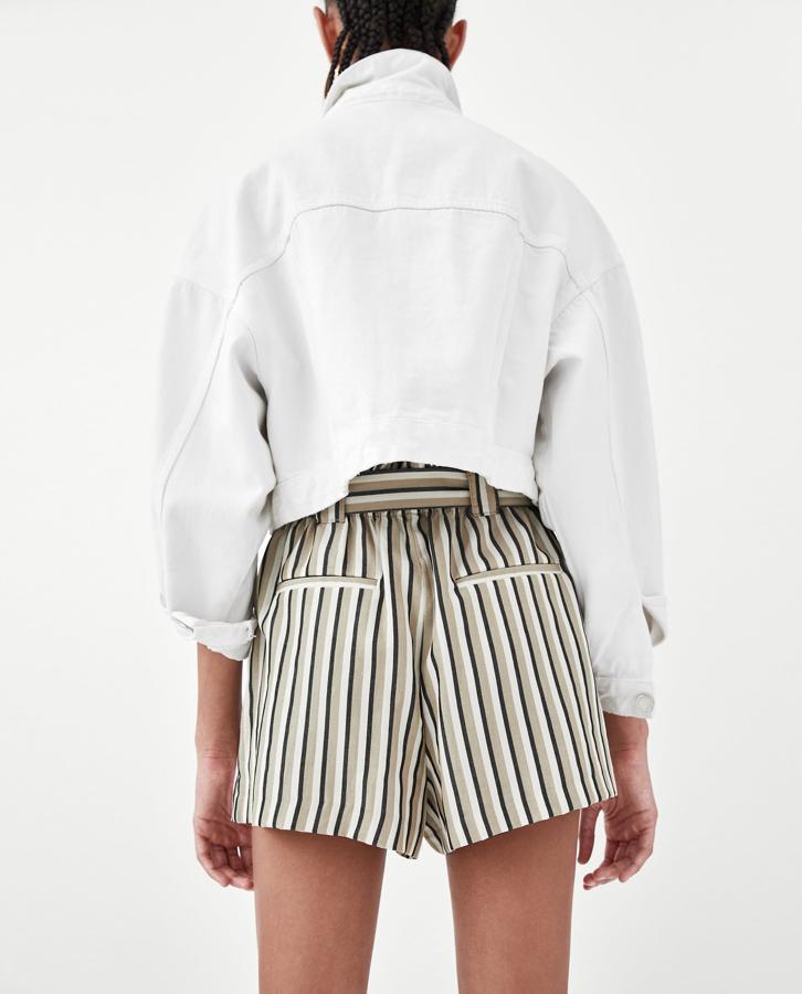 Bermudas con cinturón y estampado de rayas de Zara: 19,95 euros.