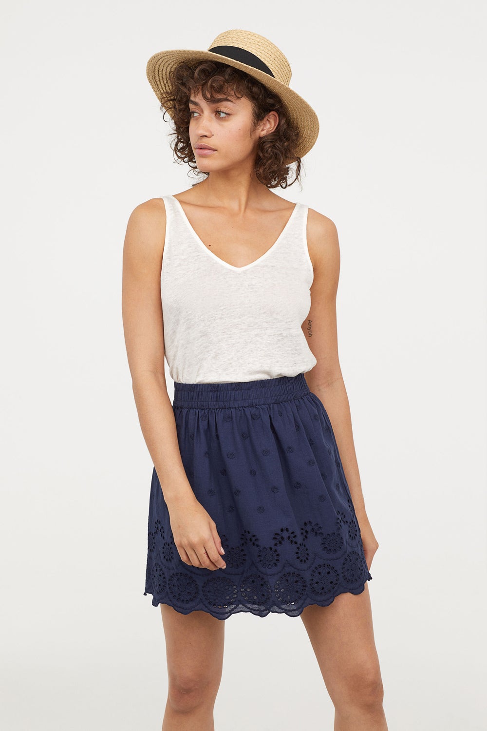 La falda. Azul marino. Precio: 29,99€