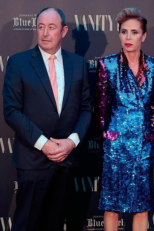 Ágatha Ruiz de la Prada y Luis Miguel Rodríguez posan juntos en el 'photocall' de la fiesta de 'Vanity Fair'.