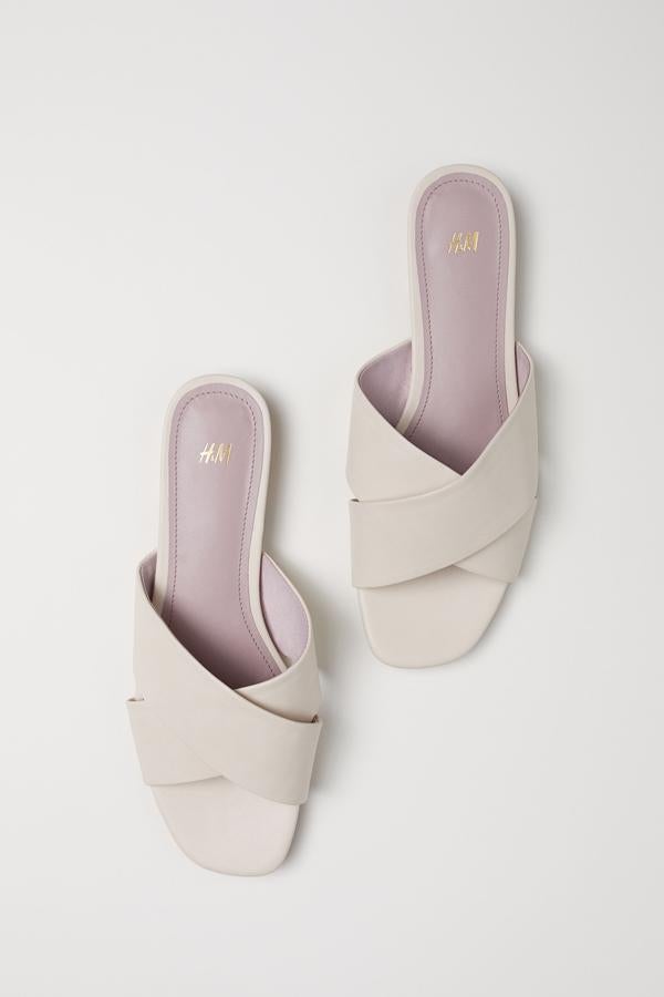 Unas palas de tiras anchas cruzadas son el modelo más básico y, a la vez, estiloso que puedes llevar.