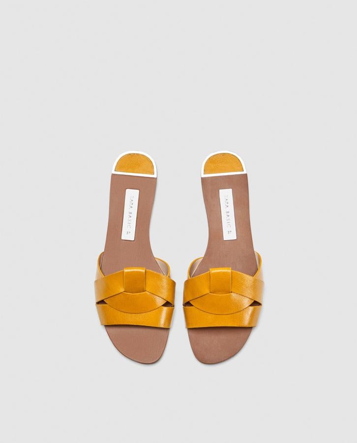 Las palas de Zara, dispobnibles en varios colores, te solucionarán el calzado el 99% de los días de verano.