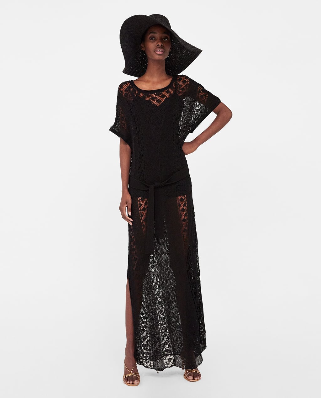 Para la playa encima de tu bañador favorito, o con complementos muy especiales para tus noches de verano. Precio en Zara antes de las rebajas de verano: 49.95 euros