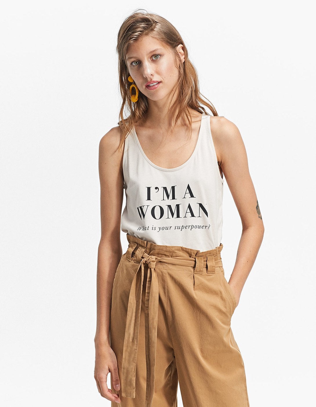 Camiseta sin mangas estampada de Stradivarius: 7,99 euros.