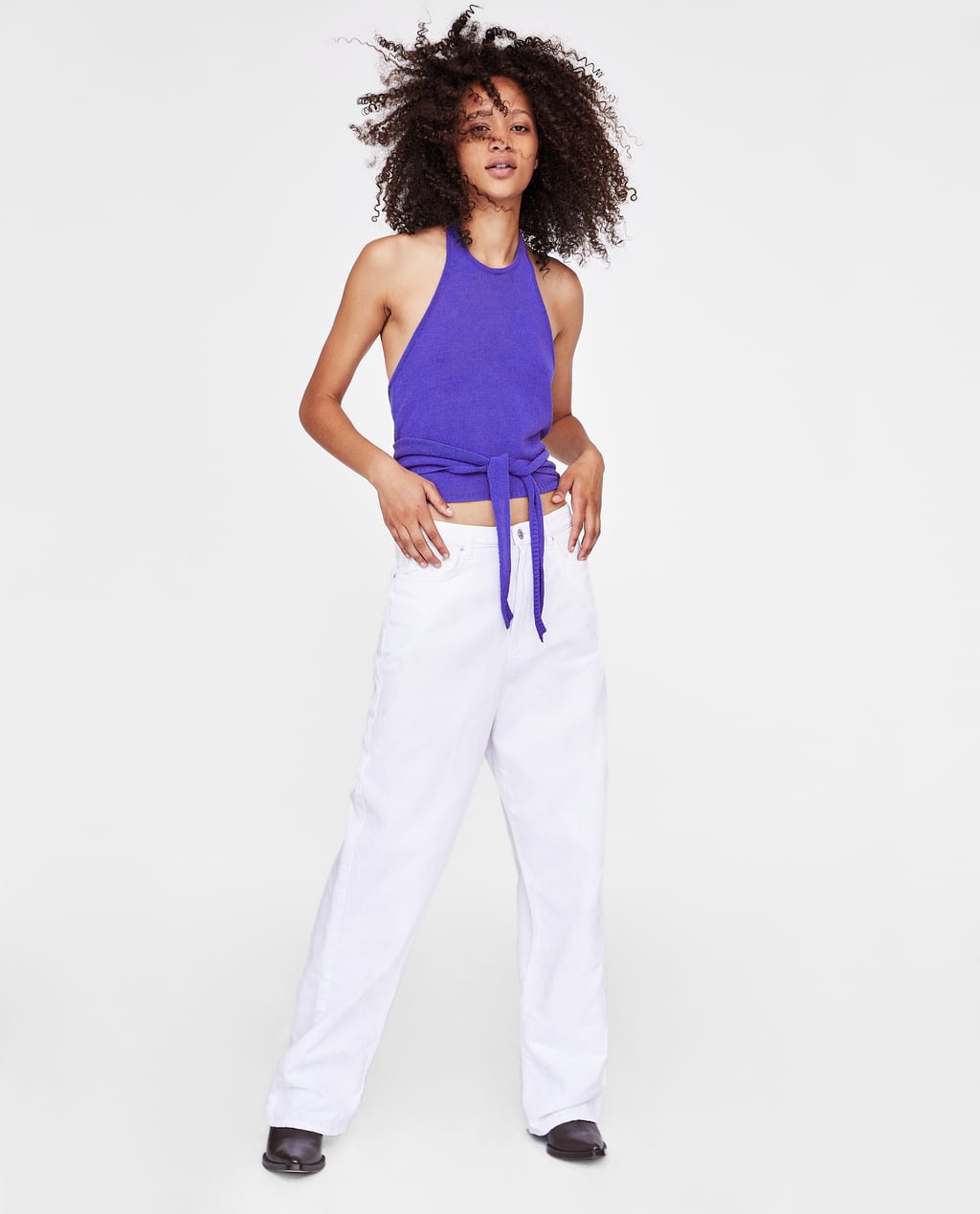 Top de punto malva con escote 'halter' y detalle delantero de lazo de las rebajas de Zara. Precio rebajado de 19.95 a 7.99 euros.