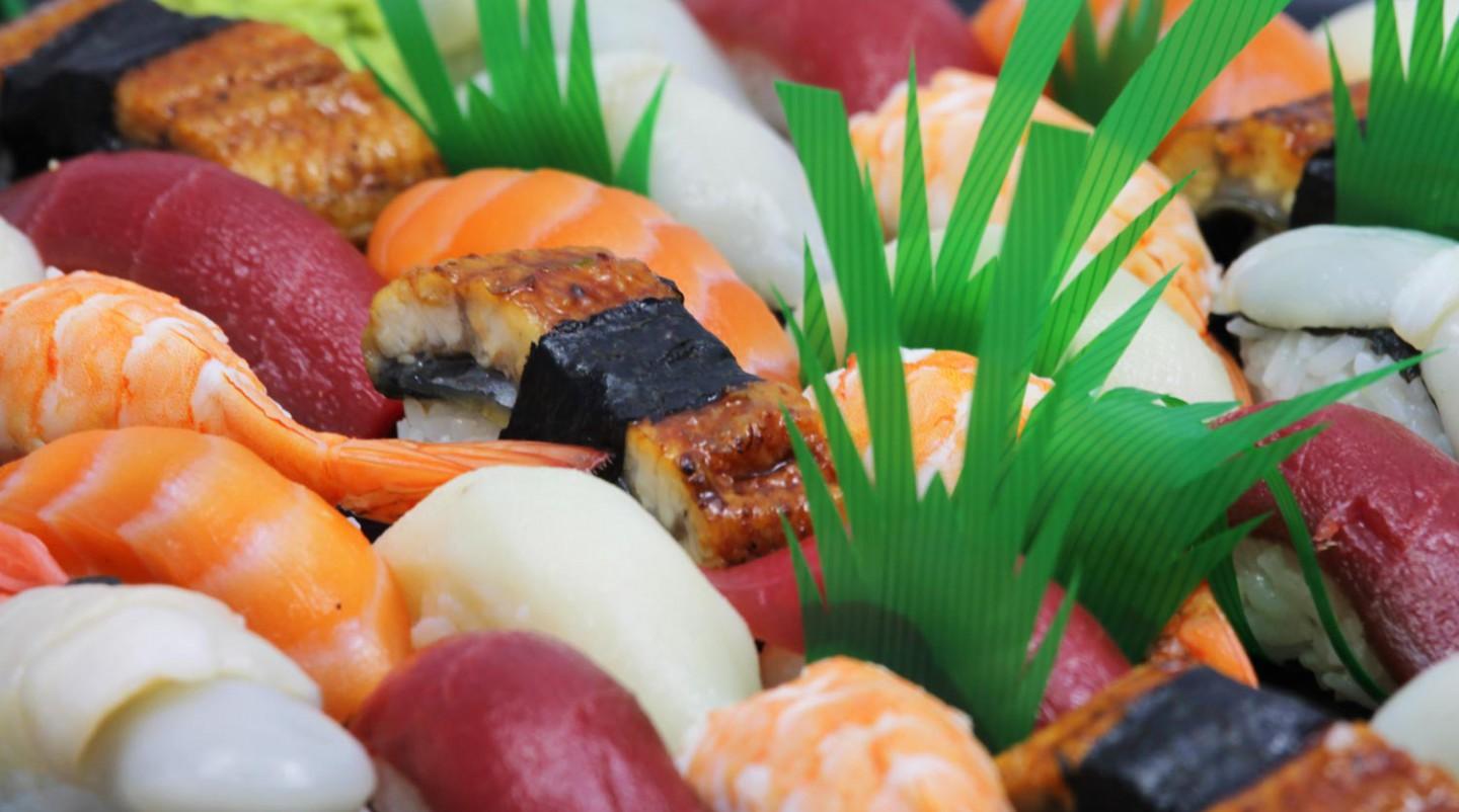 No te dejes condicionar por su nombre, por su salón de típica taberna del sur o por su enclave en el corazón de Málaga (Francisco de Cossío, 10): en El Rocío Tapas y Sushi trabaja uno de los mejores 'sushiman' del mundo, y eso es garantía más que suficiente para dejarte aconsejar por su equipo y conocer qué es la cocina fusión nipona-andaluza.