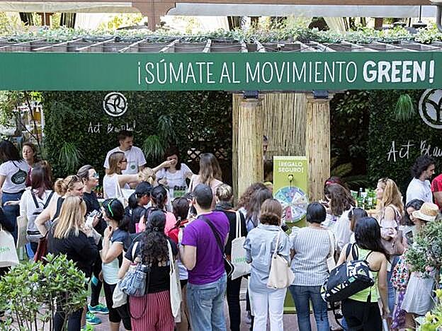Galería. El stand de Yves Rocher.