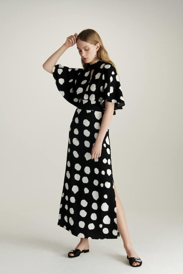 Más allá del salero flamenco de la Feria de Abril, el estampado de lunares se ha convertido en el print estrella del verano. Y este vestido de  Truth&Fable, la firma de invitada de Amazon , nos parece un acierto seguro.