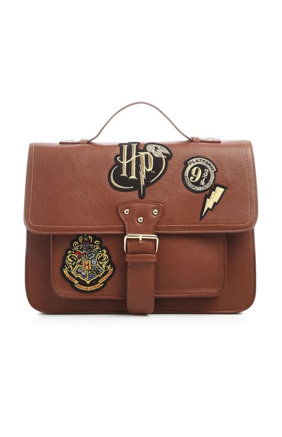 Bolso con detalle de parches y con hebilla, 16 euros.