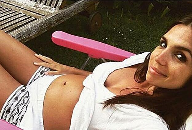 Elena Furiase muestra por primera vez su tripita de embarzada.