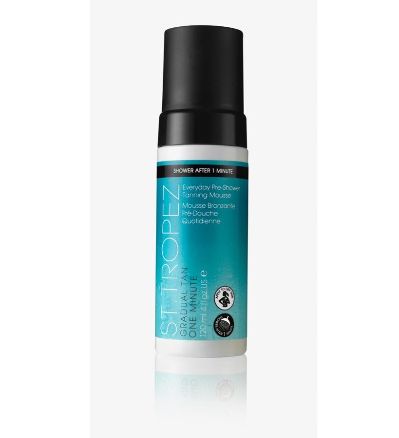 Gradual Tan One Minute Pre-Shower Tanning Mousse de St.Tropez  (23 €) es muy sensilla de usar. Aplícatela directamente sobre la piel seca durante un minuto, con o sin manopla, y después dúchate de la manera habitual. Pasadas ocho horas tu cuerpo tendrá un bronceao natural.