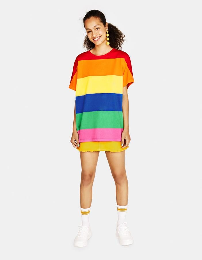 Camiseta larga estampada multicolor, 7,99 euros.