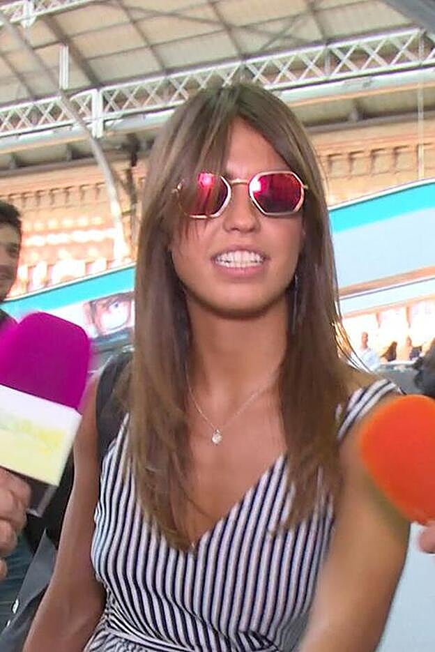 El padre de Sofía Suescun guarda silencio ante la entrevista de esta en la que cuenta su dura infancia.