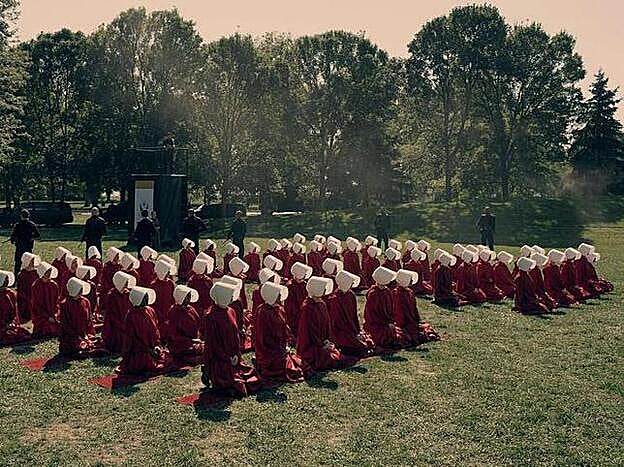 Las criadas, necesarias pero sumisas.