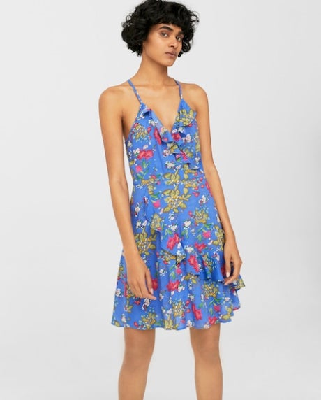 Vestido floral con volantes de Mango: 15,99 euros.