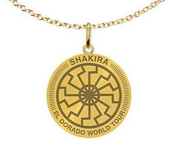 El colgante con El Sol Negro.