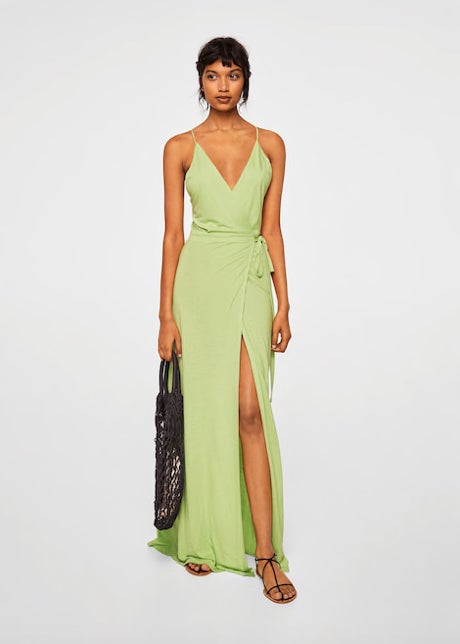 Vestido largo cruzado de Mango: 17,99 euros.