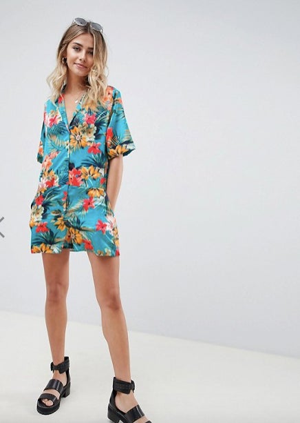 Mono corto con estampado tropical de Asos: 48,99 euros.