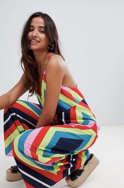 Mono largo con escote pronunciado y multicolor de Asos: 35,99 euros.