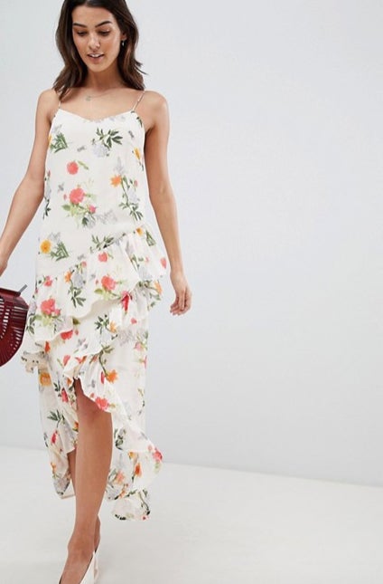 Vestido midi con diseño cruzado y estampado floral de Asos: 48,99 euros.