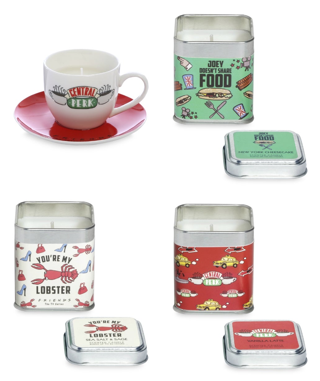 Para decorar la mesa en una cena romántica, para poner un toque de luz indirecta y cálida en la habitación, para la terraza, el dormitorio... Estas velas inspiradas en 'Friends' son lo más.