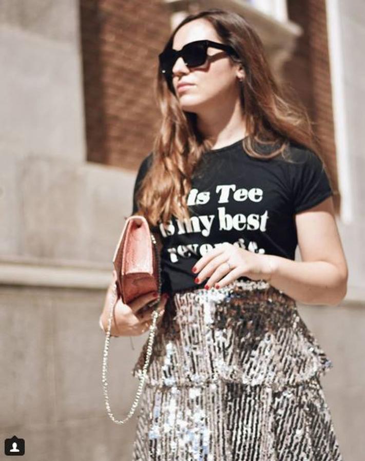 Elena Vidal, de Style in Madrid, la lleva con camiseta y es uno de nuestros looks favoritos.