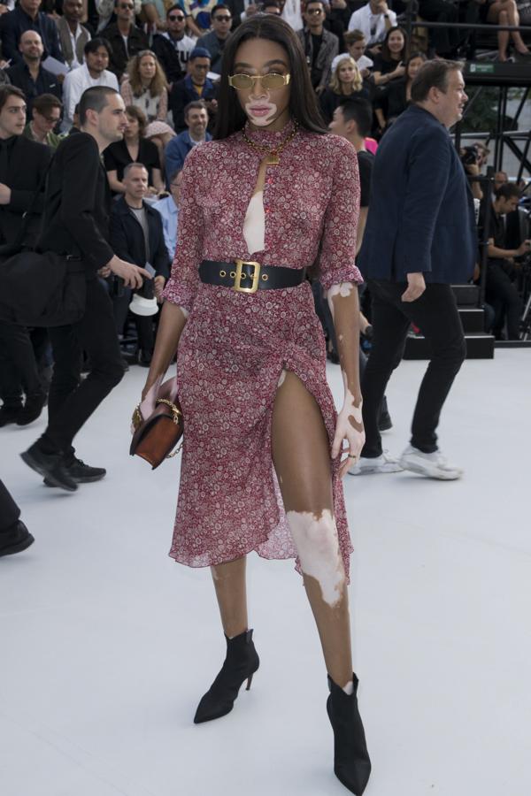 La modelo Winnie Harlow tampoco se perdió el show.