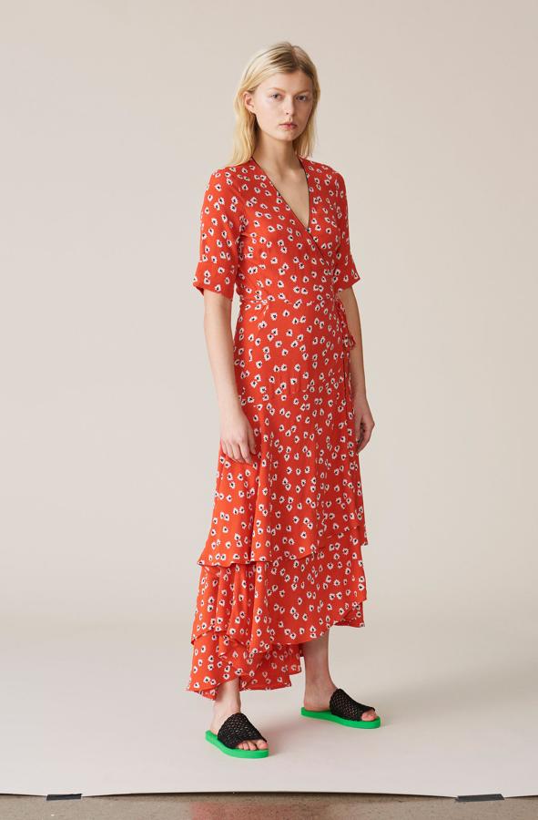 El Silvery Crepe Wrap Dress es uno de los vestidos más famosos de la firma estre verno 2018.