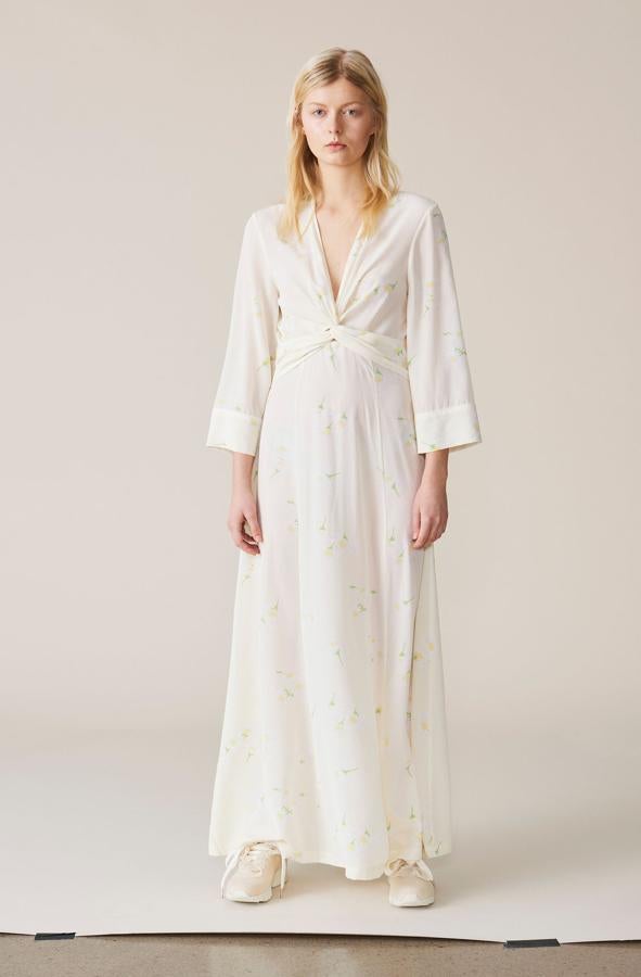 Los pijamas v camisones son una evidente fuente de inspiración para Ditte, la directora creativa. Este es el modelo Nolana en seda (499 €).